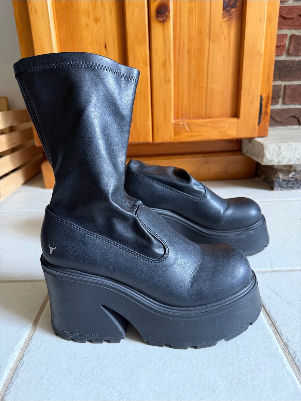 Windsor Smith Black Platform Chelsea Boots - Picture 3 of 5